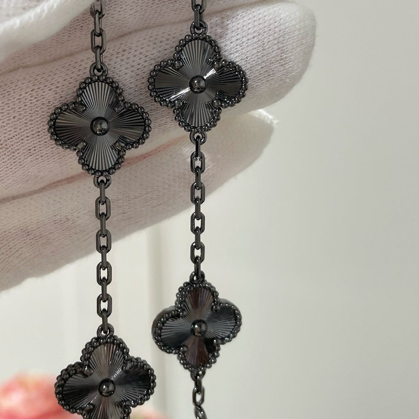 [Select]CLOVER 5 MOTIF BLACK BRACELET