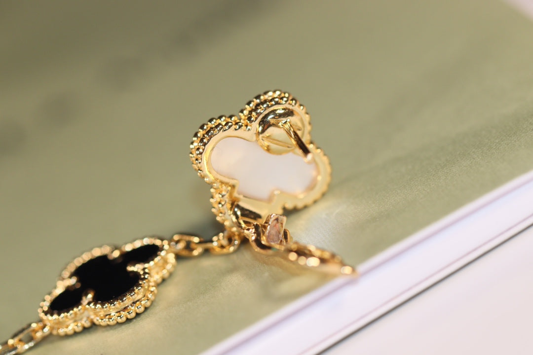 [Select]CLOVER EARRINGS GOLD ONYX MOP 3 MOTIF