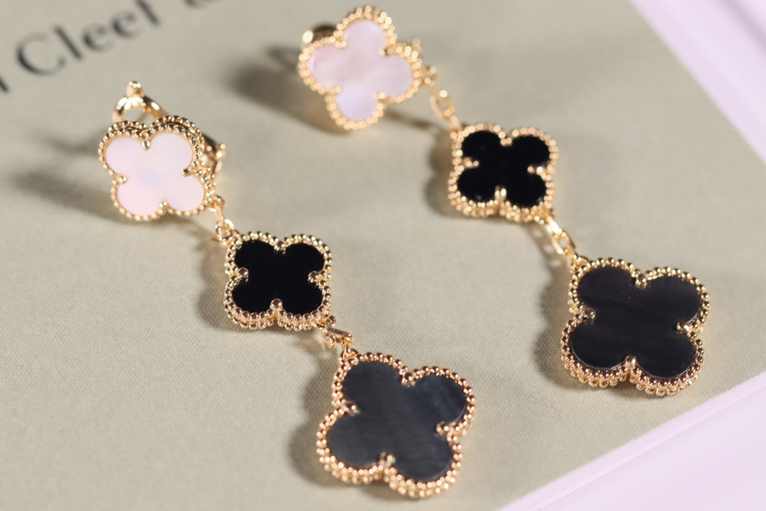 [Select]CLOVER EARRINGS GOLD ONYX MOP 3 MOTIF