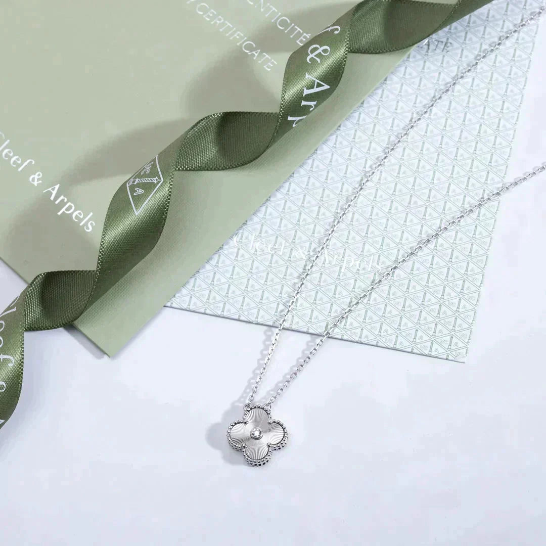 [Select]CLOVER  15MM DIAMOND LASER NECKLACE SILVER