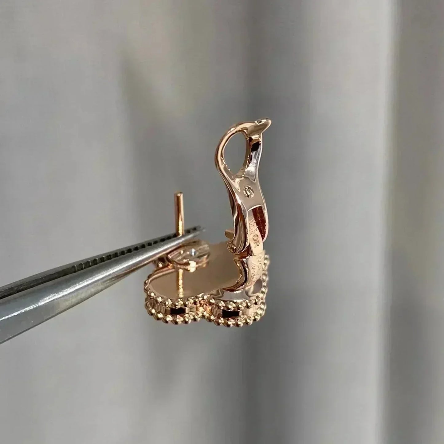 [Select]CLOVER MEDIUM 1 MOTIFS  PINK MOP DIAMOND EARRINGS
