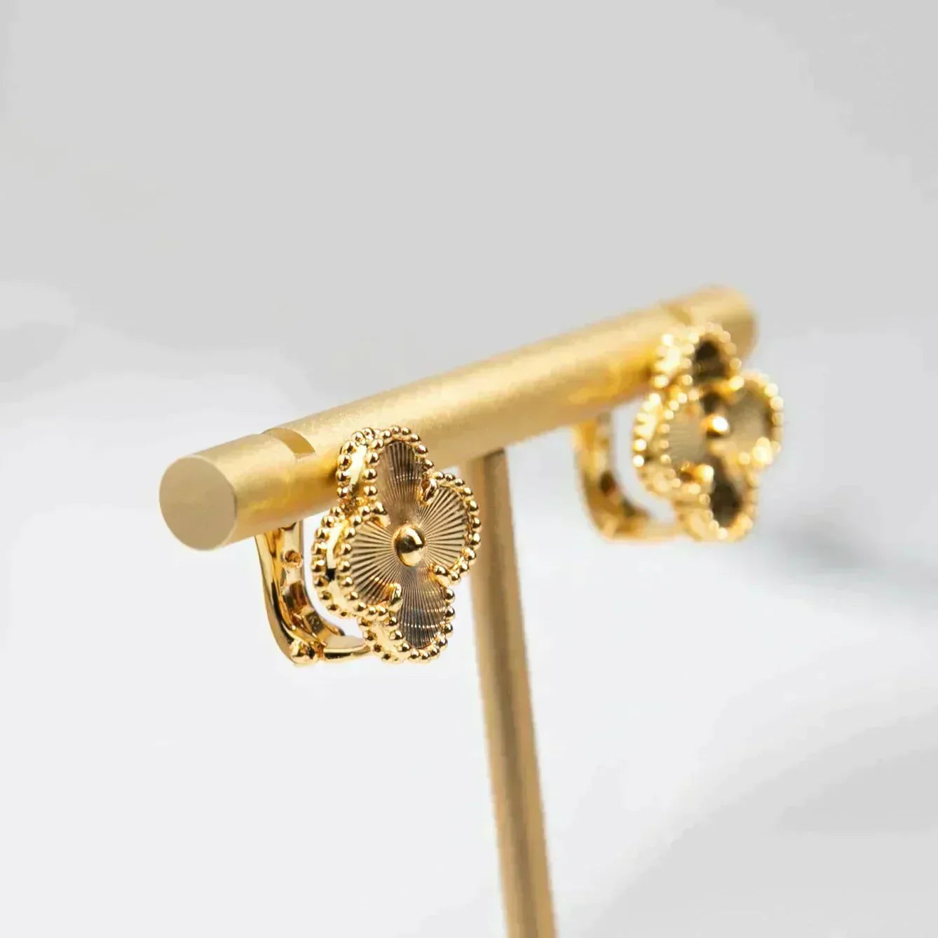 [Select]CLOVER MEDIUM 1 MOTIFS LASER EARRINGS