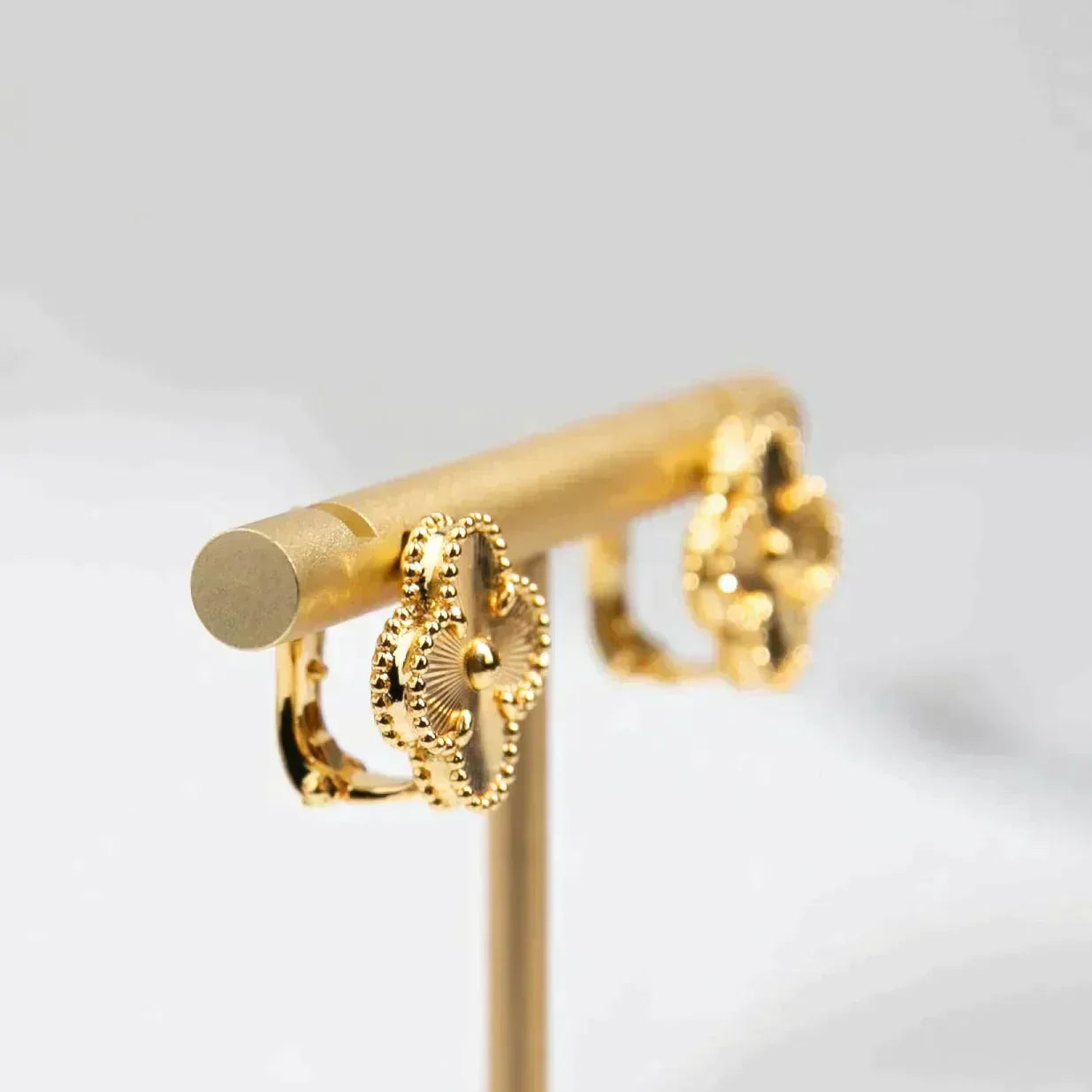 [Select]CLOVER MEDIUM 1 MOTIFS LASER EARRINGS