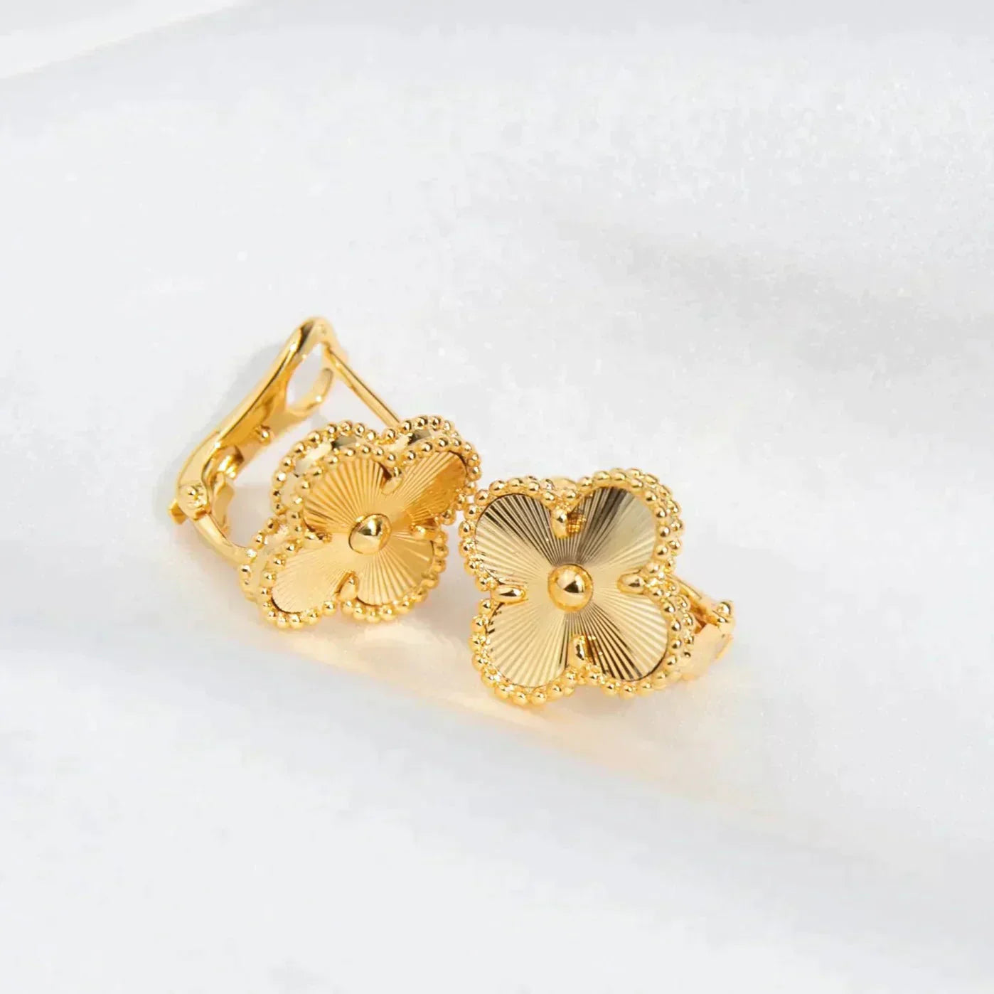 [Select]CLOVER MEDIUM 1 MOTIFS LASER EARRINGS
