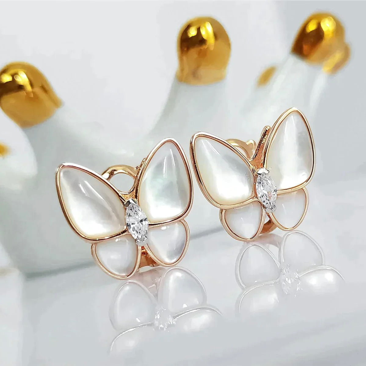 [Select]BUTTERFLY MOP DIAMOND EARRINGS