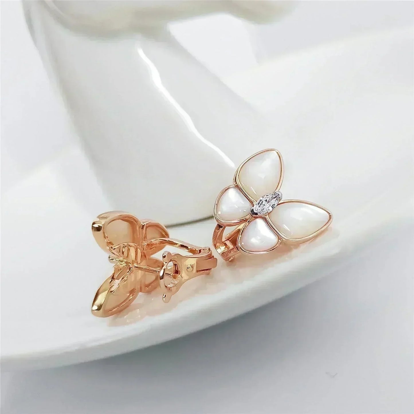 [Select]BUTTERFLY MOP DIAMOND EARRINGS