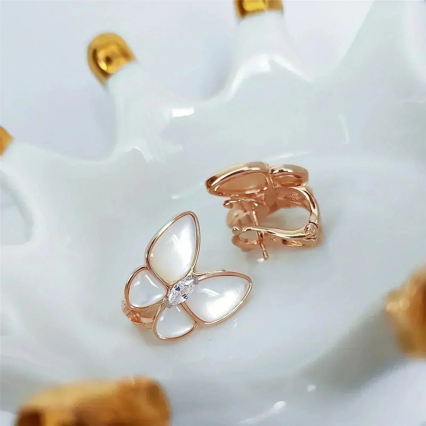 [Select]BUTTERFLY MOP DIAMOND EARRINGS