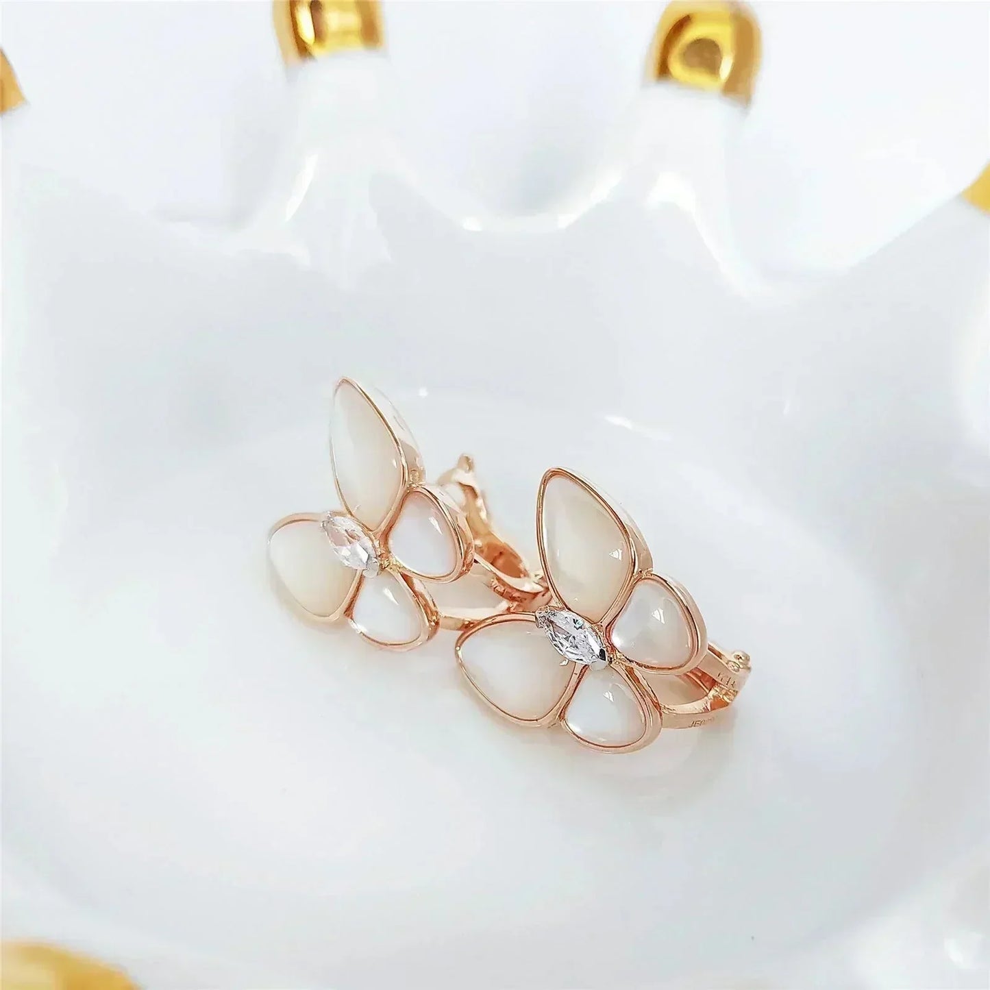 [Select]BUTTERFLY MOP DIAMOND EARRINGS