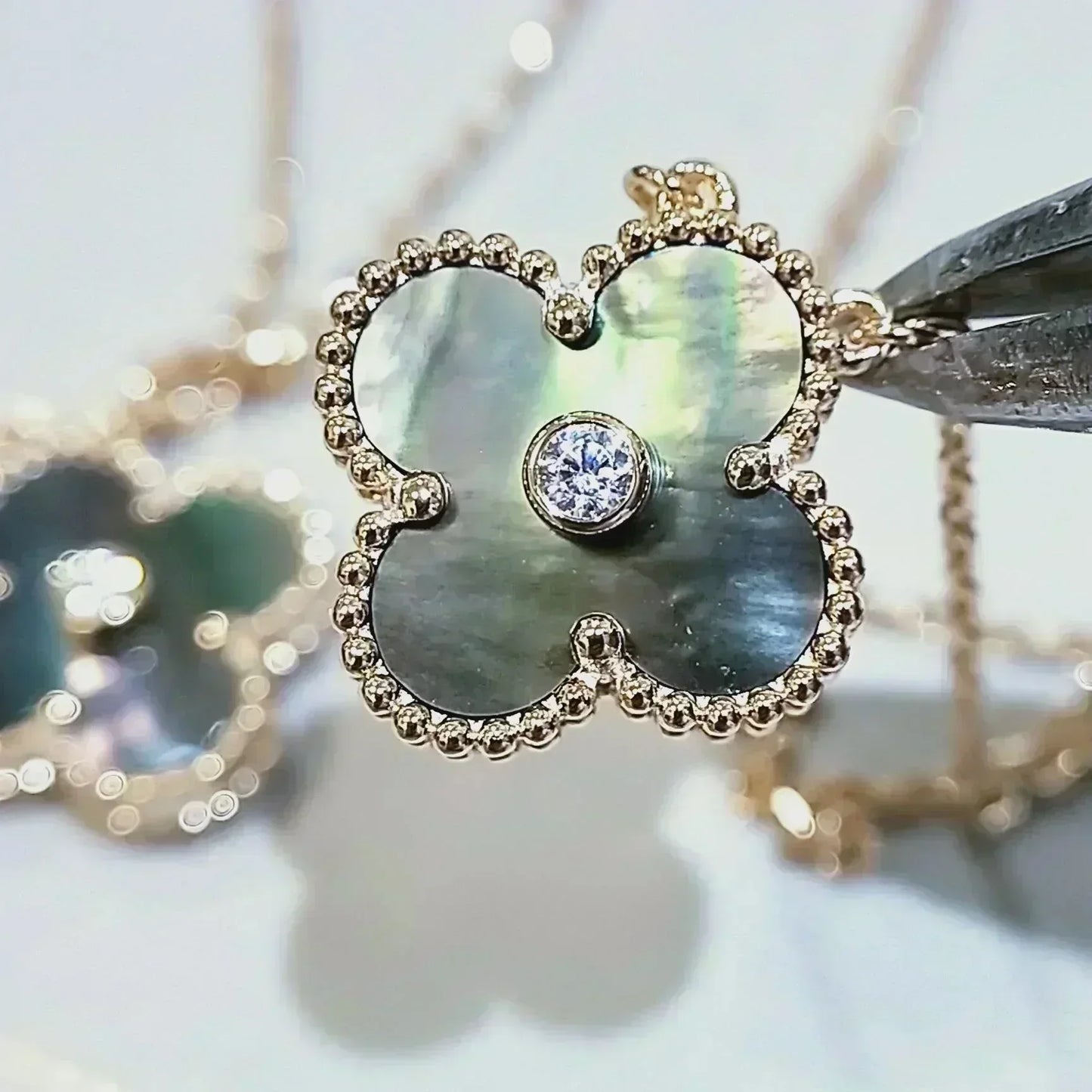 [Select]CLOVER 15MM DIAMOND AND MOTHER-OF-GREY NECKLACE