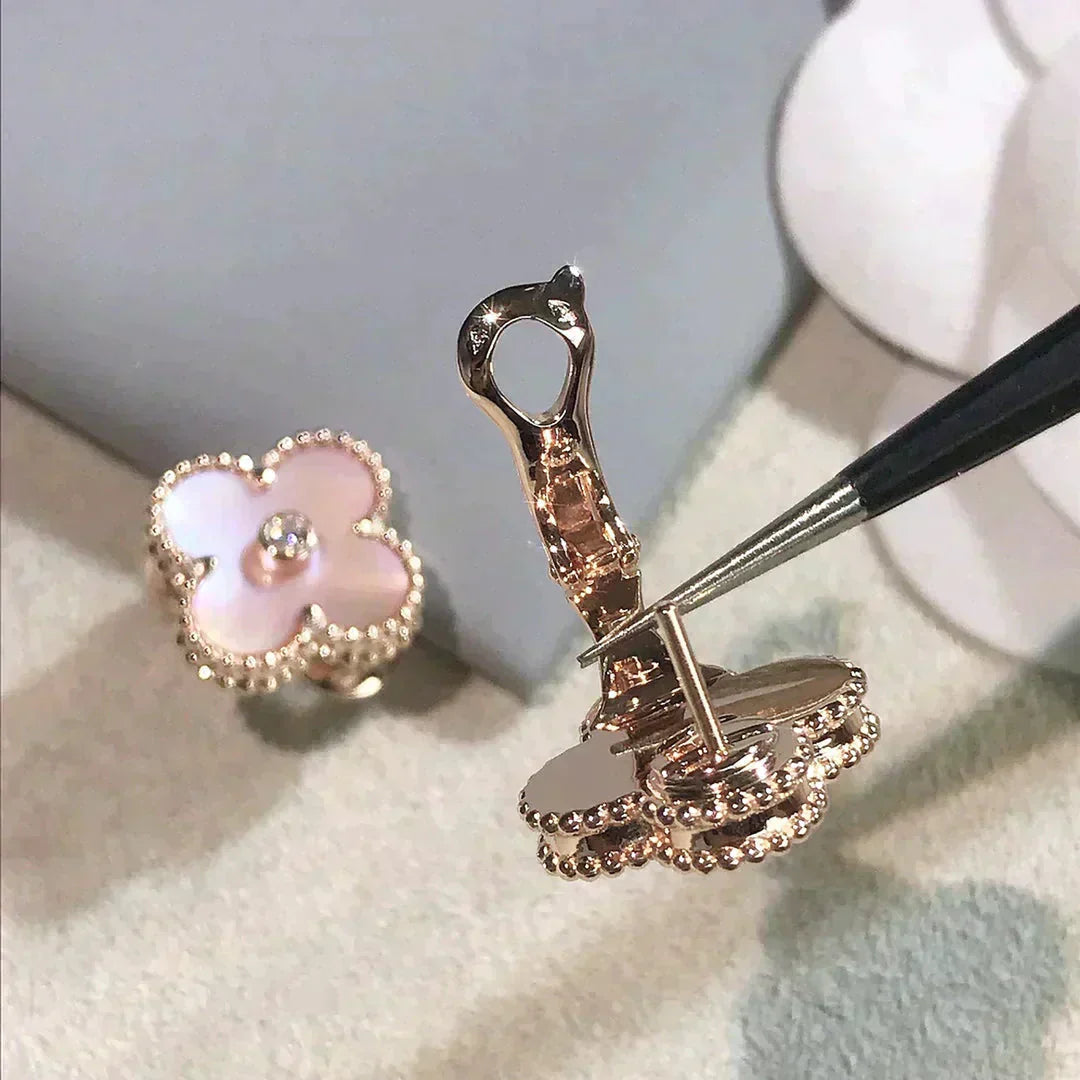 [Select]CLOVER MEDIUM 1 MOTIFS  PINK MOP DIAMOND EARRINGS