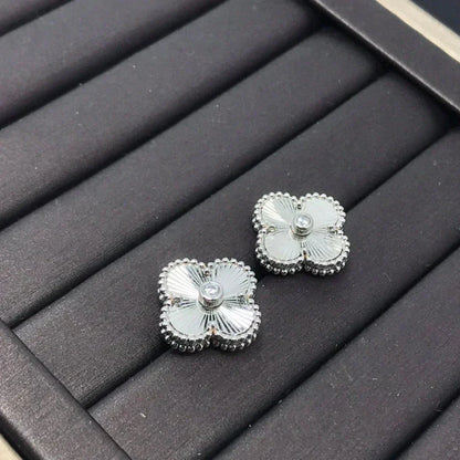 [Select]CLOVER MINI 9.5MM LASER EARRINGS