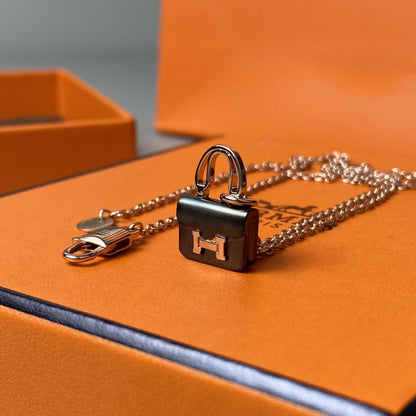 [Select]CONSTANCE BLACK PEDANT PINK GOLD NECKLACE