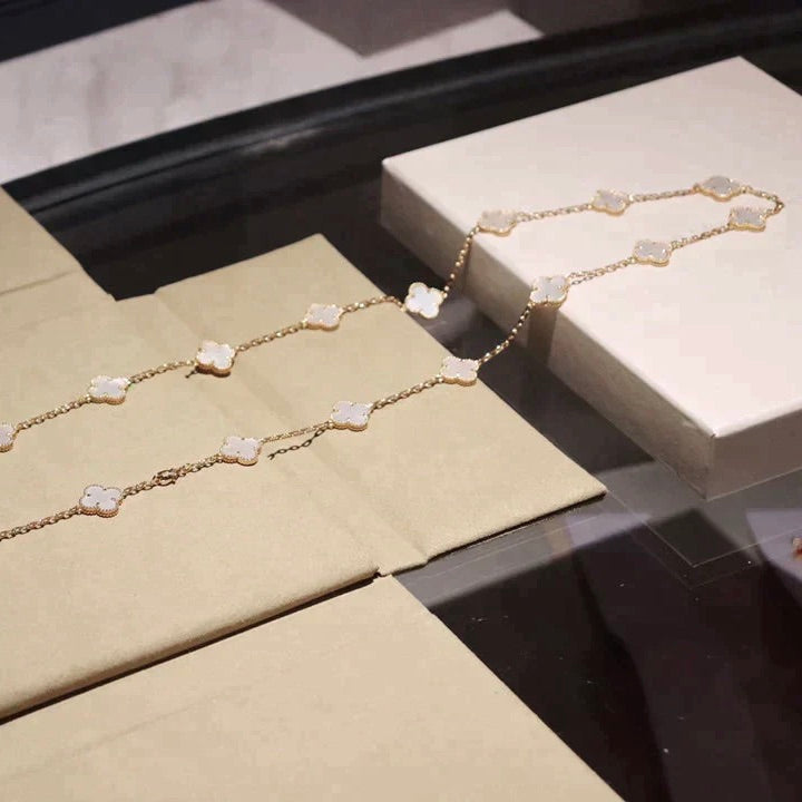 [Select]CLOVER 20 MOTIFS WHITE MOP NECKLACE