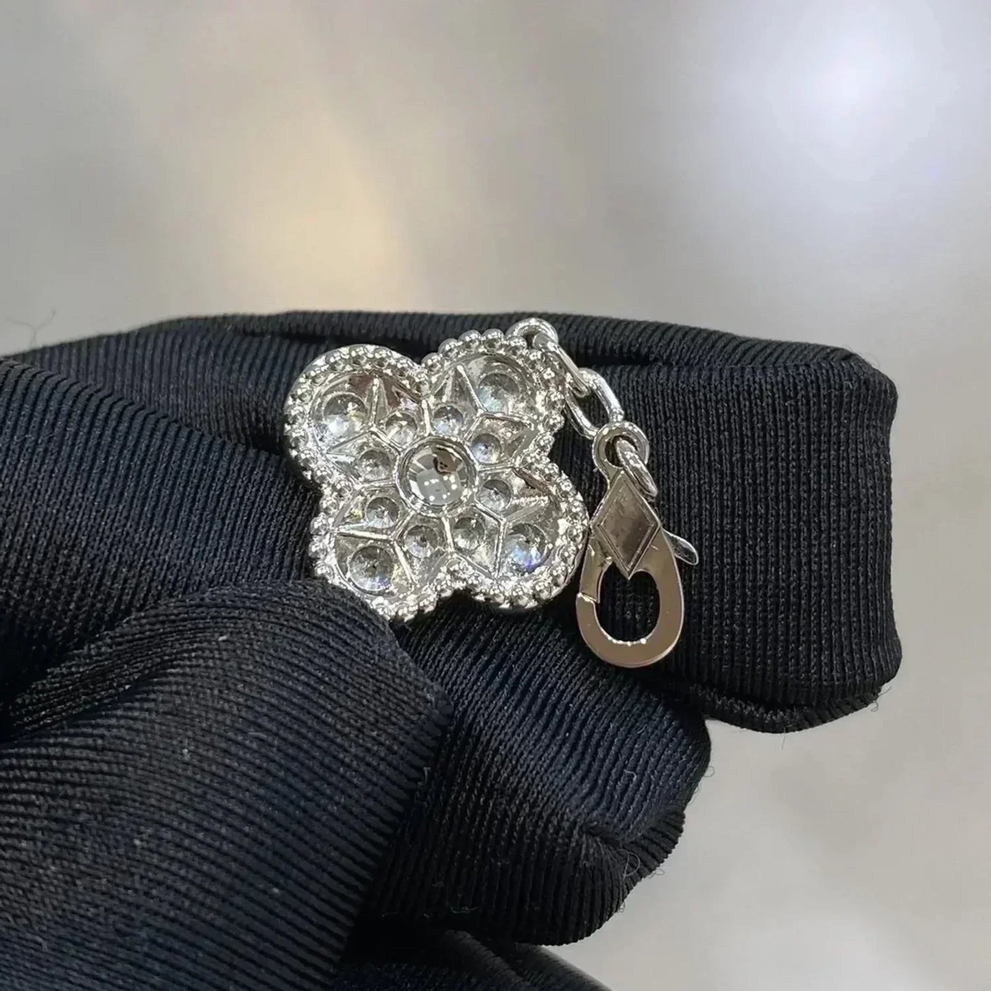 [Select] CLOVER 5 MOTIF FULL DIAMOND BRACELET COLLECTION