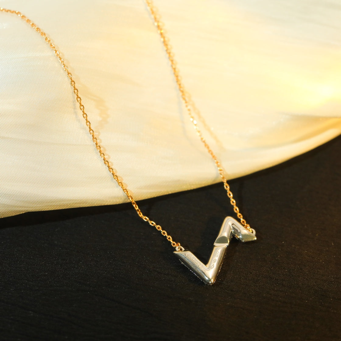 [Select]VOLT SILVER DIAMOND PEDANT NECKLACE