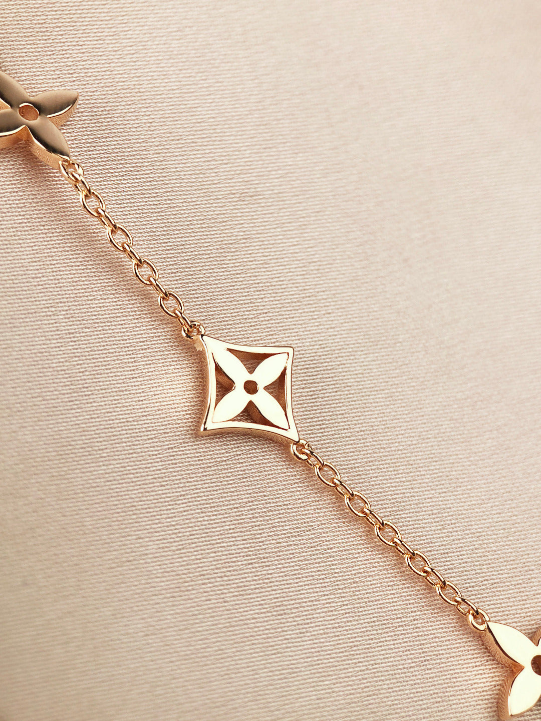 [Select]STAR AND SUN 7 MOTIFS GOLD BRACELET
