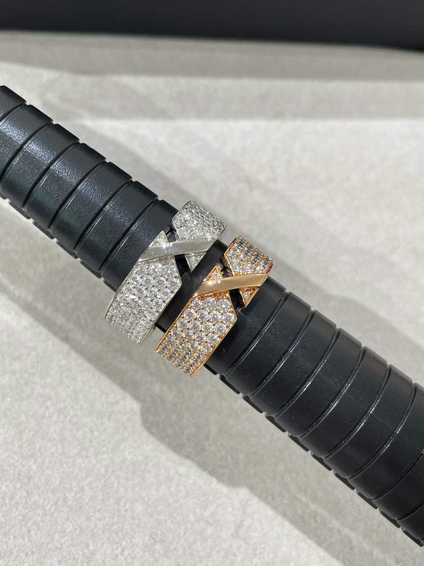 [Select]LIENS EVIDENCE  DIAMOND PAVED RING