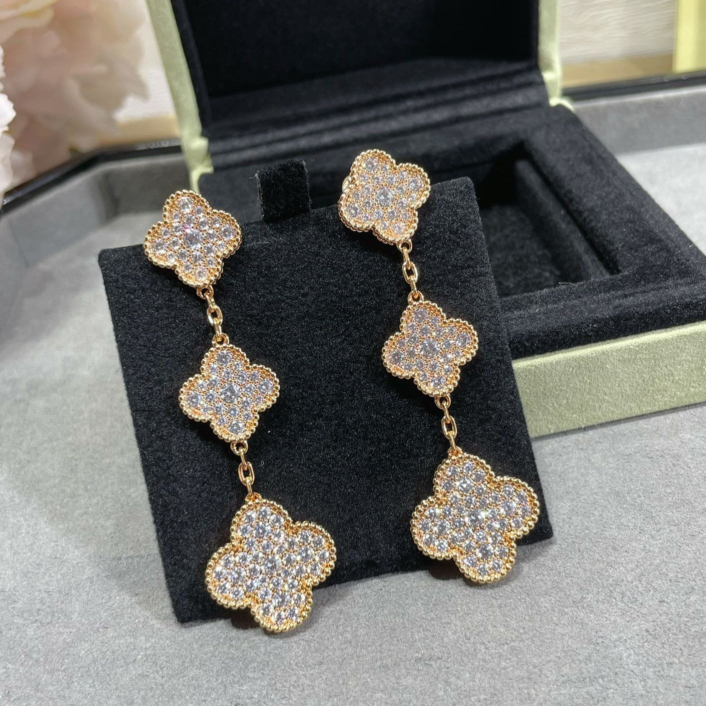 [Select]CLOVER 3 MOTIFS DIAMOND PAVED Select GOLD EARRINGS