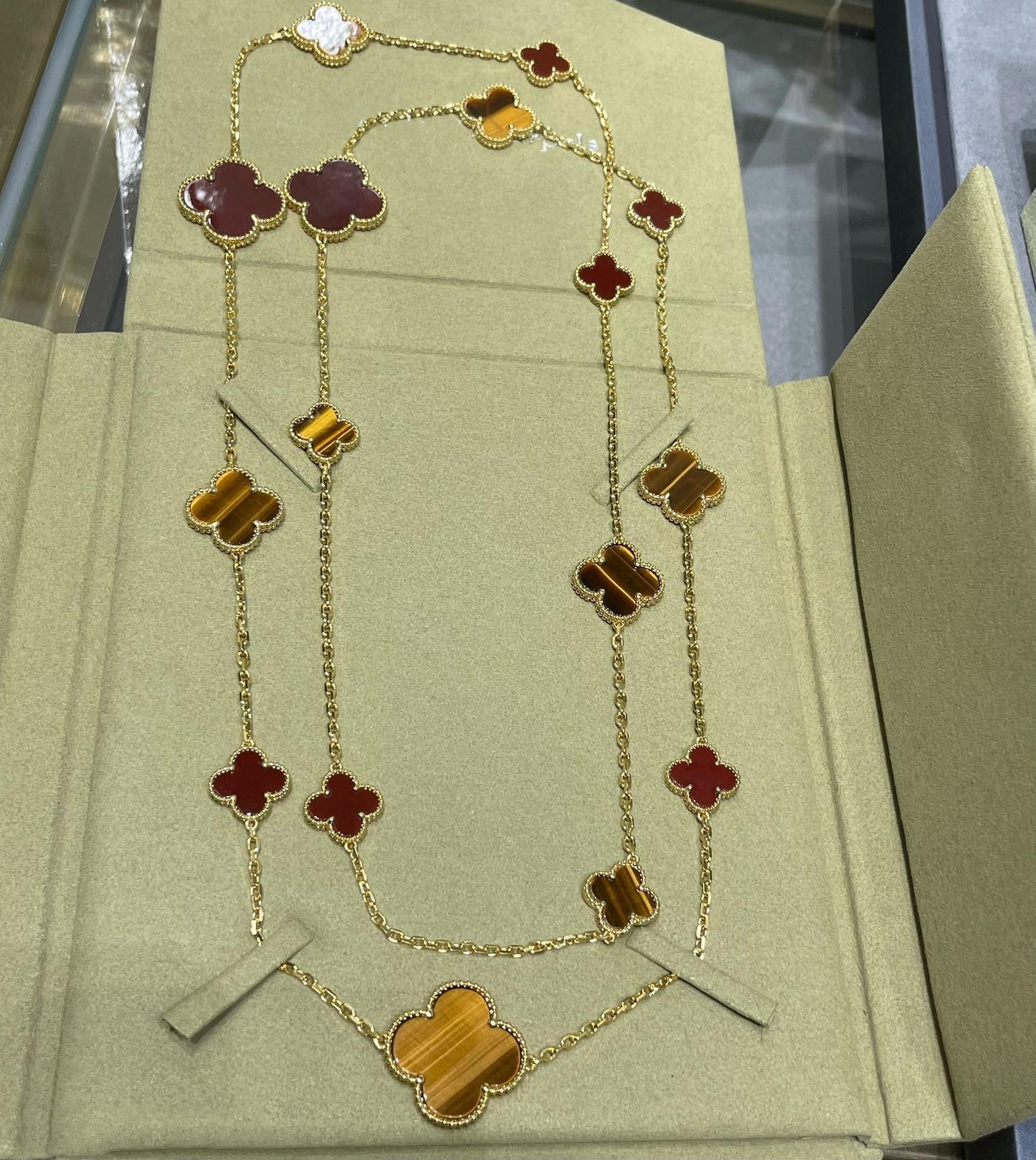 [Select]CLOVER 16 MOTIF CARNELIAN TIGER EYE Select GOLD NECKLACE