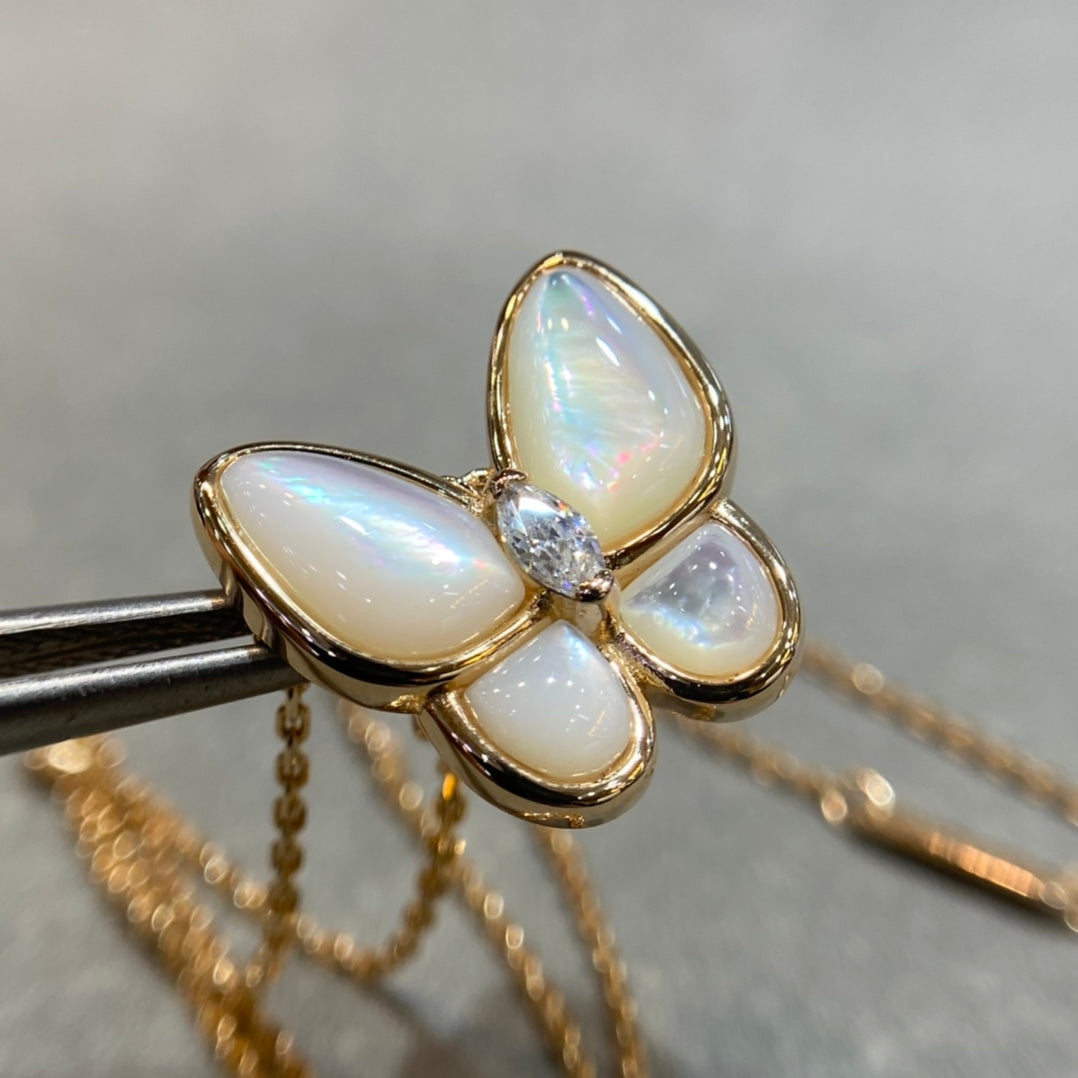 [Select]BUTTERFLY MOP DIAMOND NECKLACE