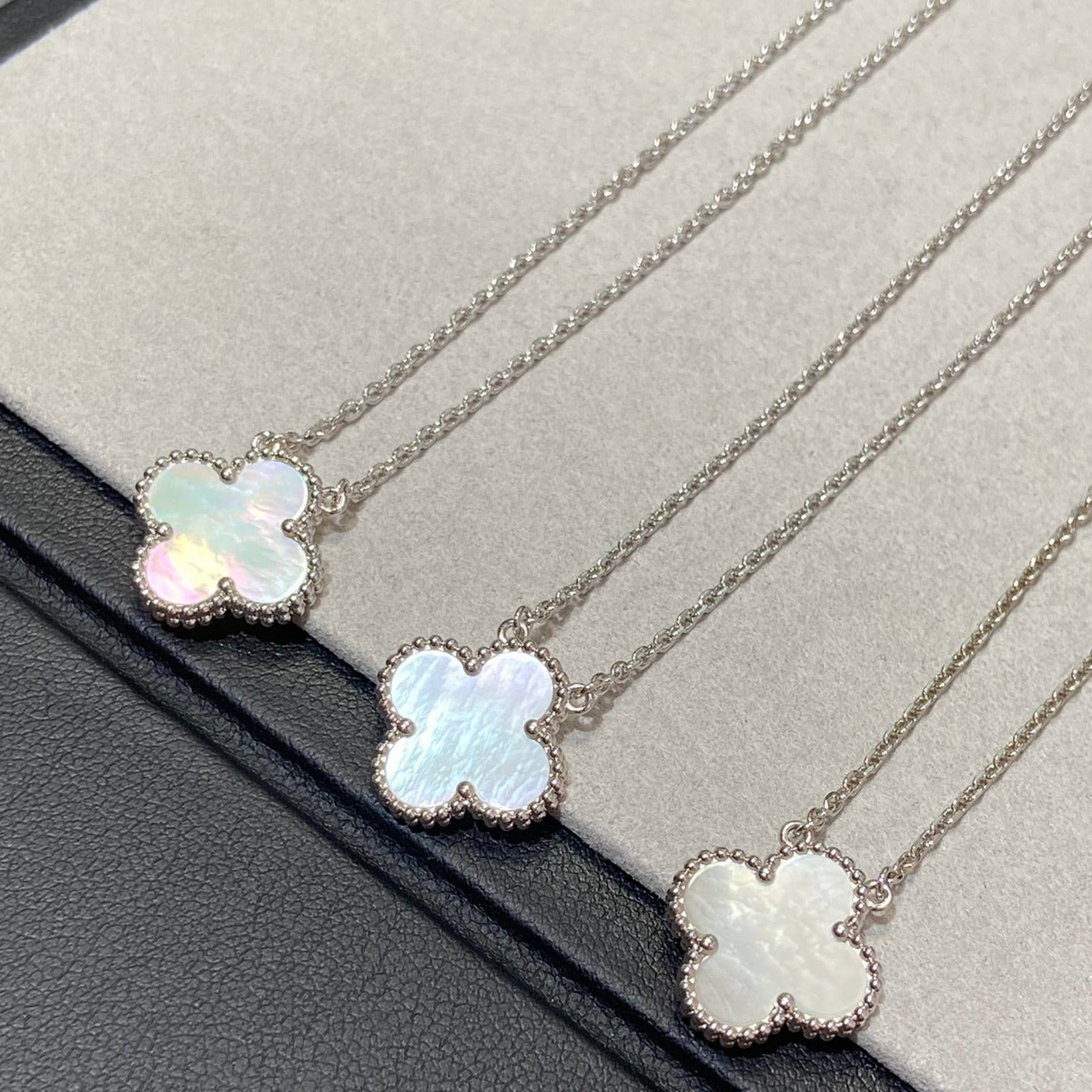 [Select]CLOVER MEDIUM SILVER WHITE MOP NECKLACE
