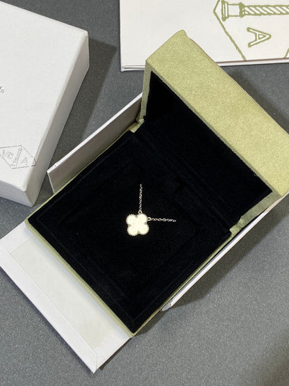 [Select]CLOVER MEDIUM SILVER WHITE MOP NECKLACE