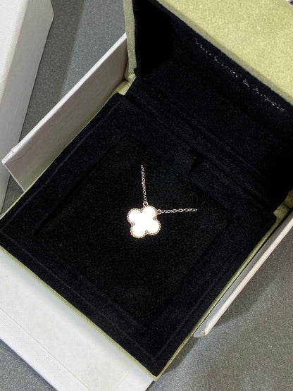 [Select]CLOVER MEDIUM SILVER WHITE MOP NECKLACE