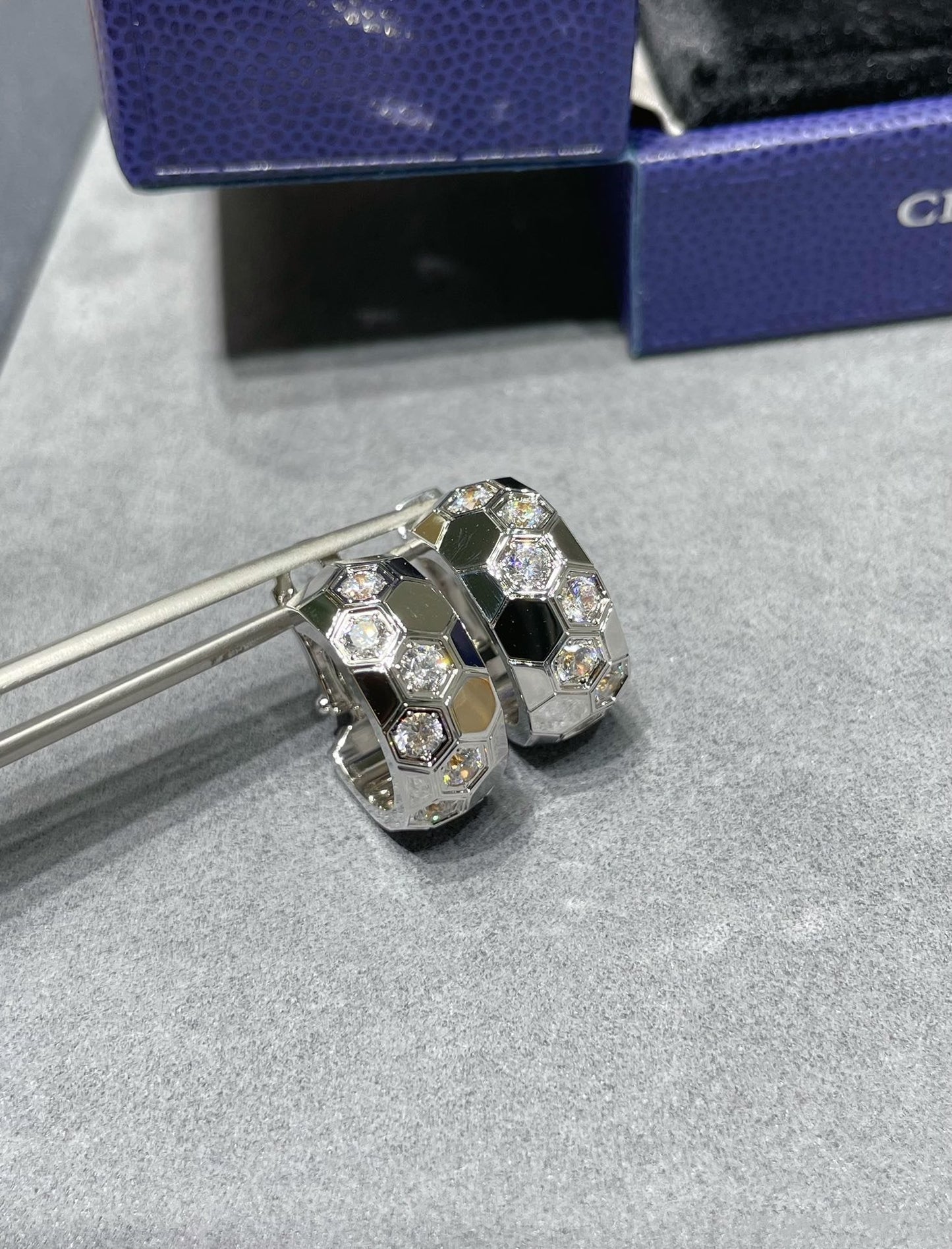 [Select]BEE LOVE DIAMOND HOOP EARRINGS
