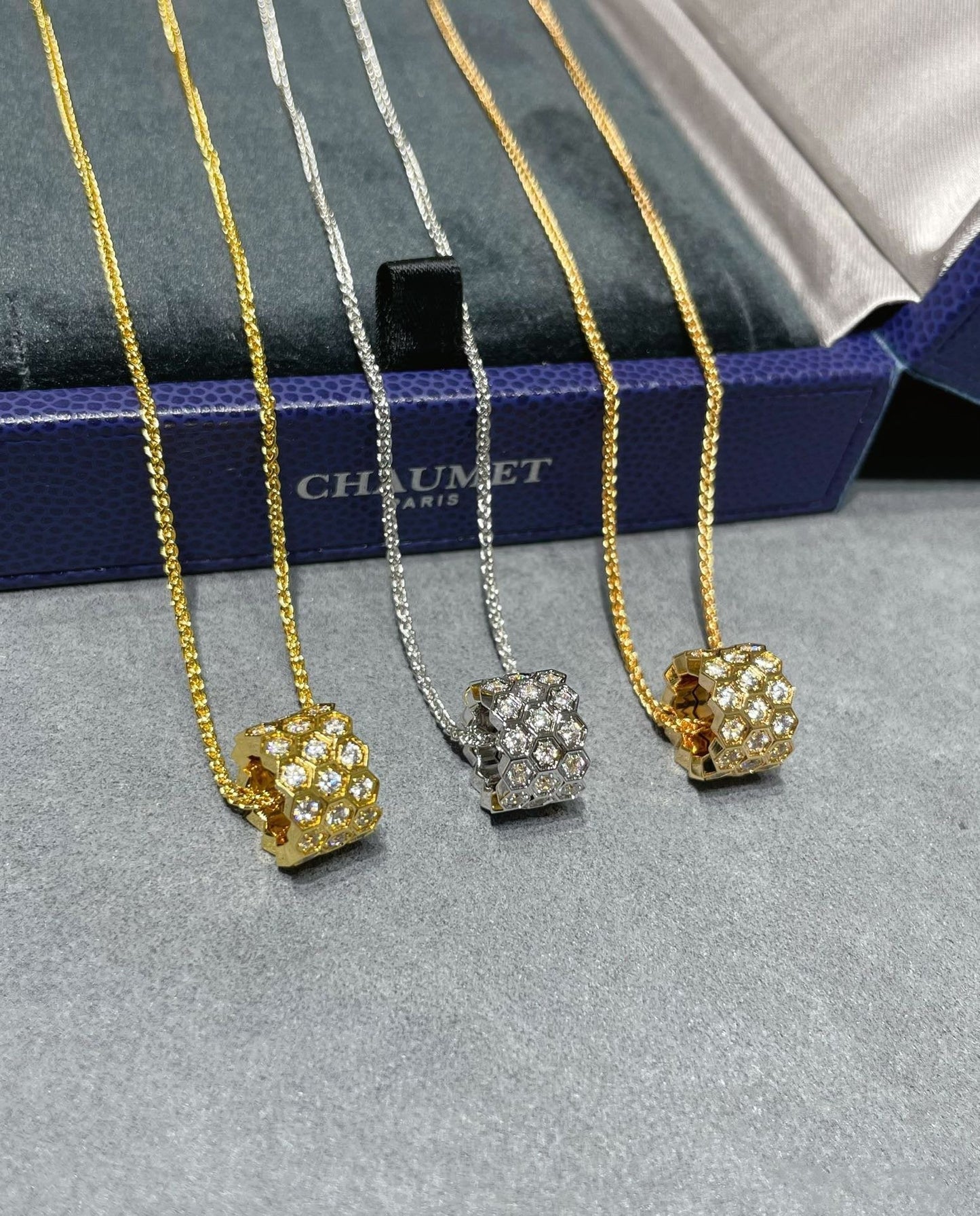[Select]BEE LOVE DIAMOND PAVED 3 ROW NECKLACE