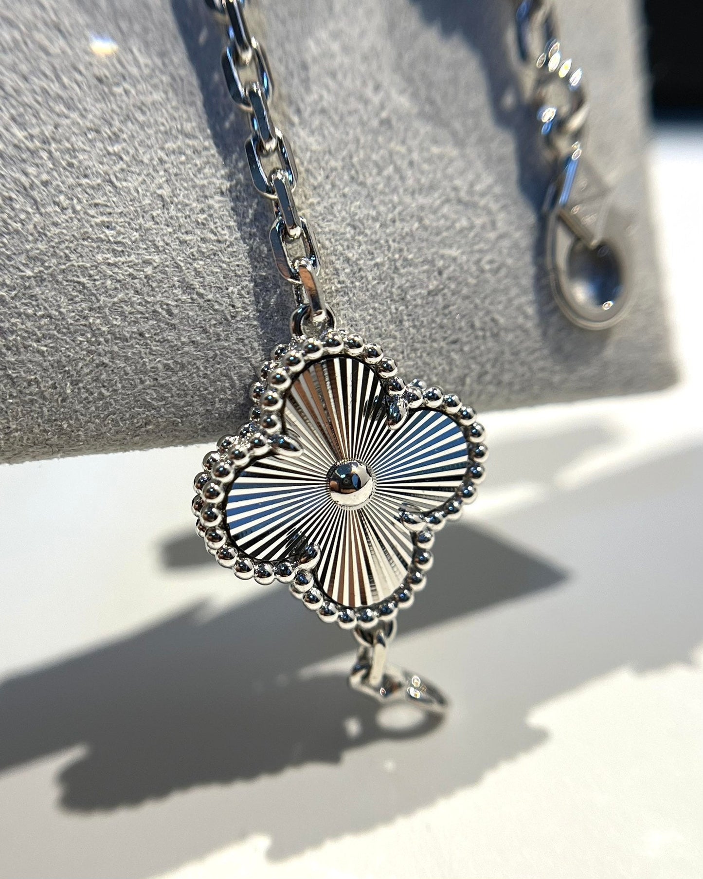 [Select] CLOVER 5 MOTIF LASER BRACELET COLLECTION