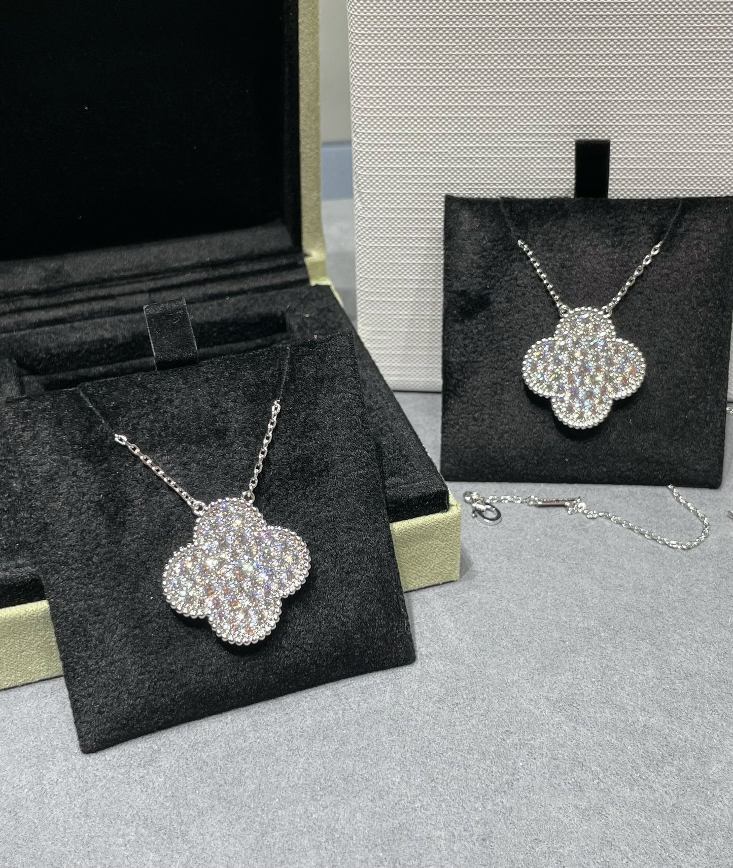 [Select]CLOVER 25MM LARGE PENDANT DIAMOND PAVED SILVER NECKLACE