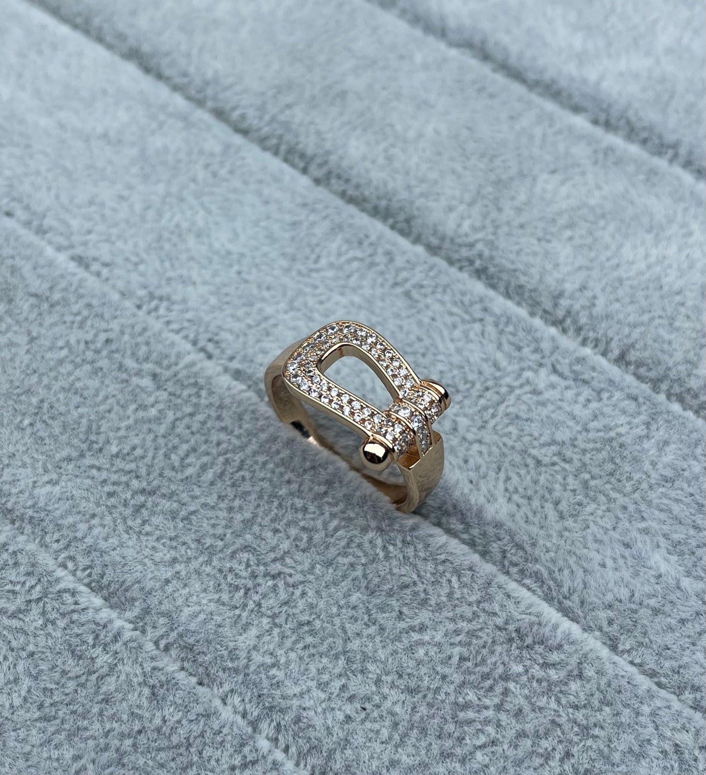 [Select]Wide Hoof-Shaped Diamond-Studded Ring