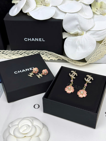 [Select]26C Pink Camellia Enamel Pendant with Double C Earrings