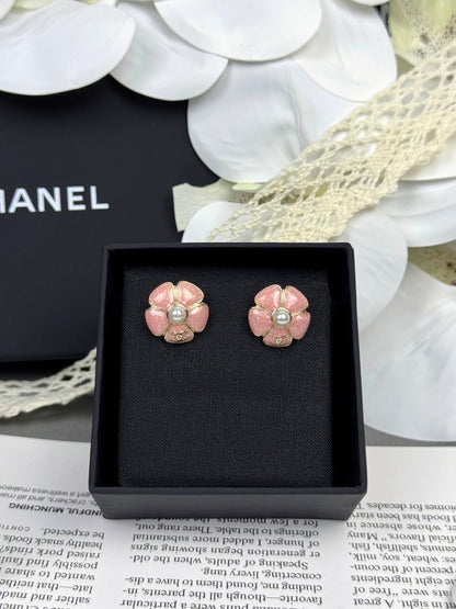 [Select]26C Pink Camellia Pearl Enamel Stud Earrings