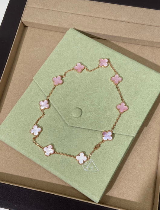 [Select Jewellery] Pink Necklace with Ten Clover Designs