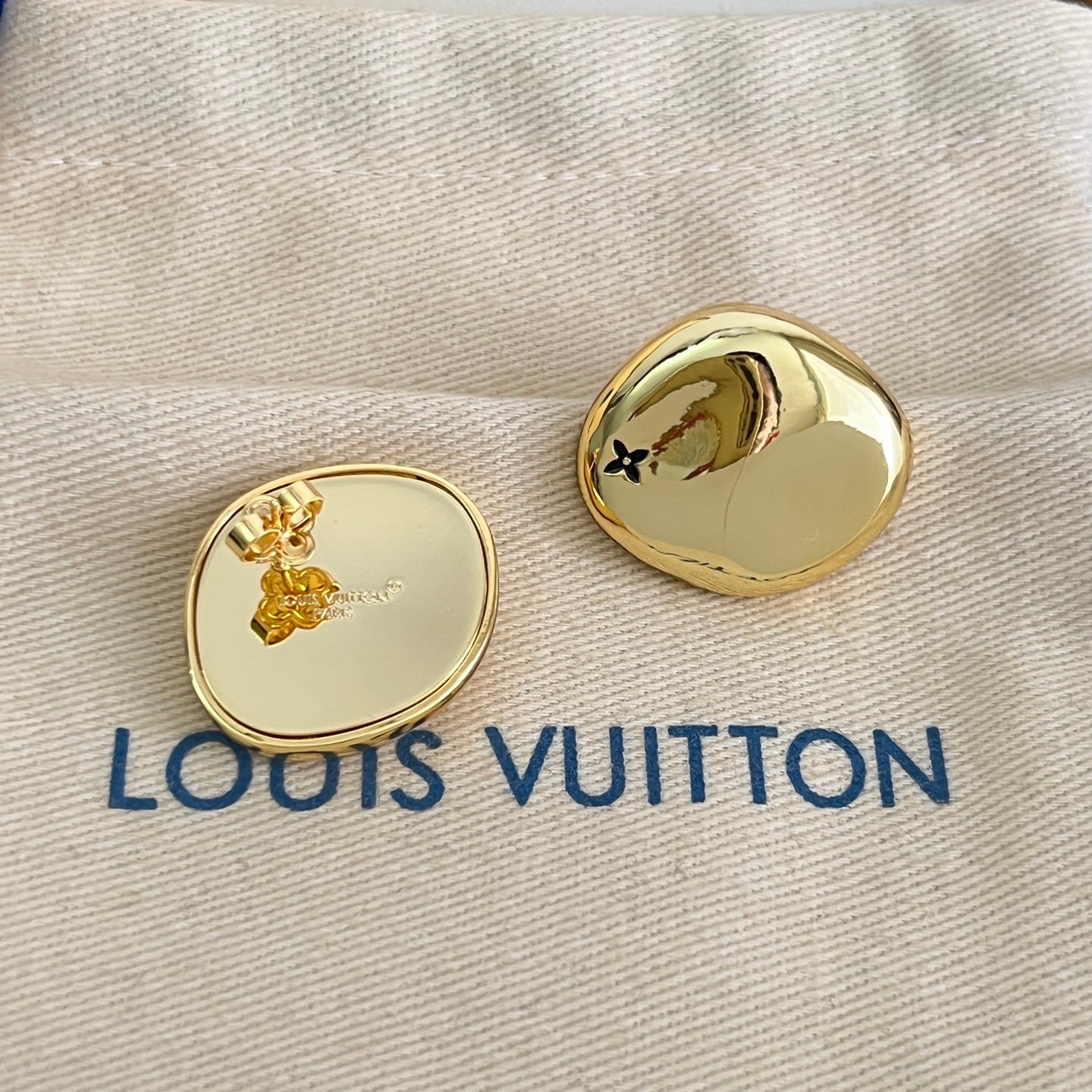 [Select]Gold Paris Stud Earrings