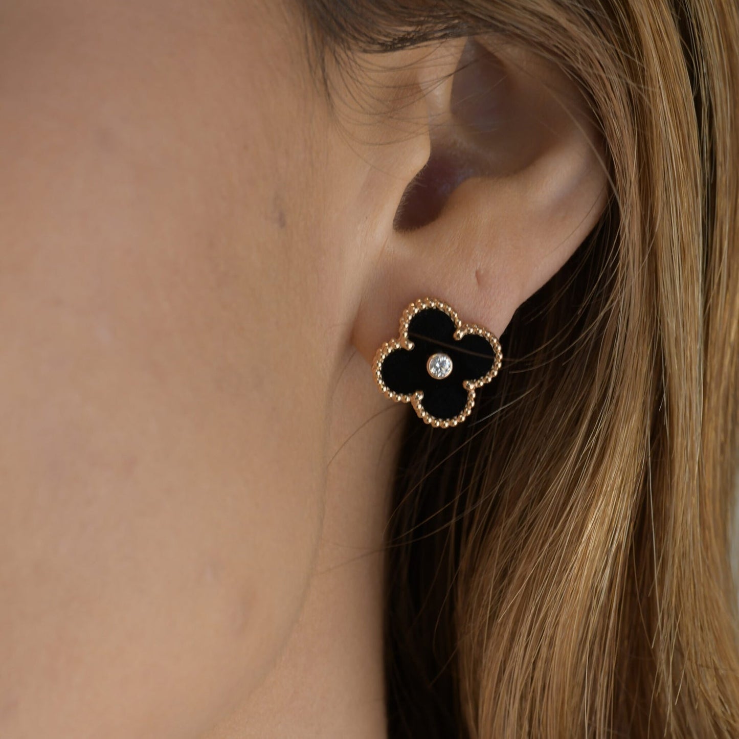[Select]CLOVER MEDIUM 1 MOTIFS ONYX DIAMOND EARRINGS