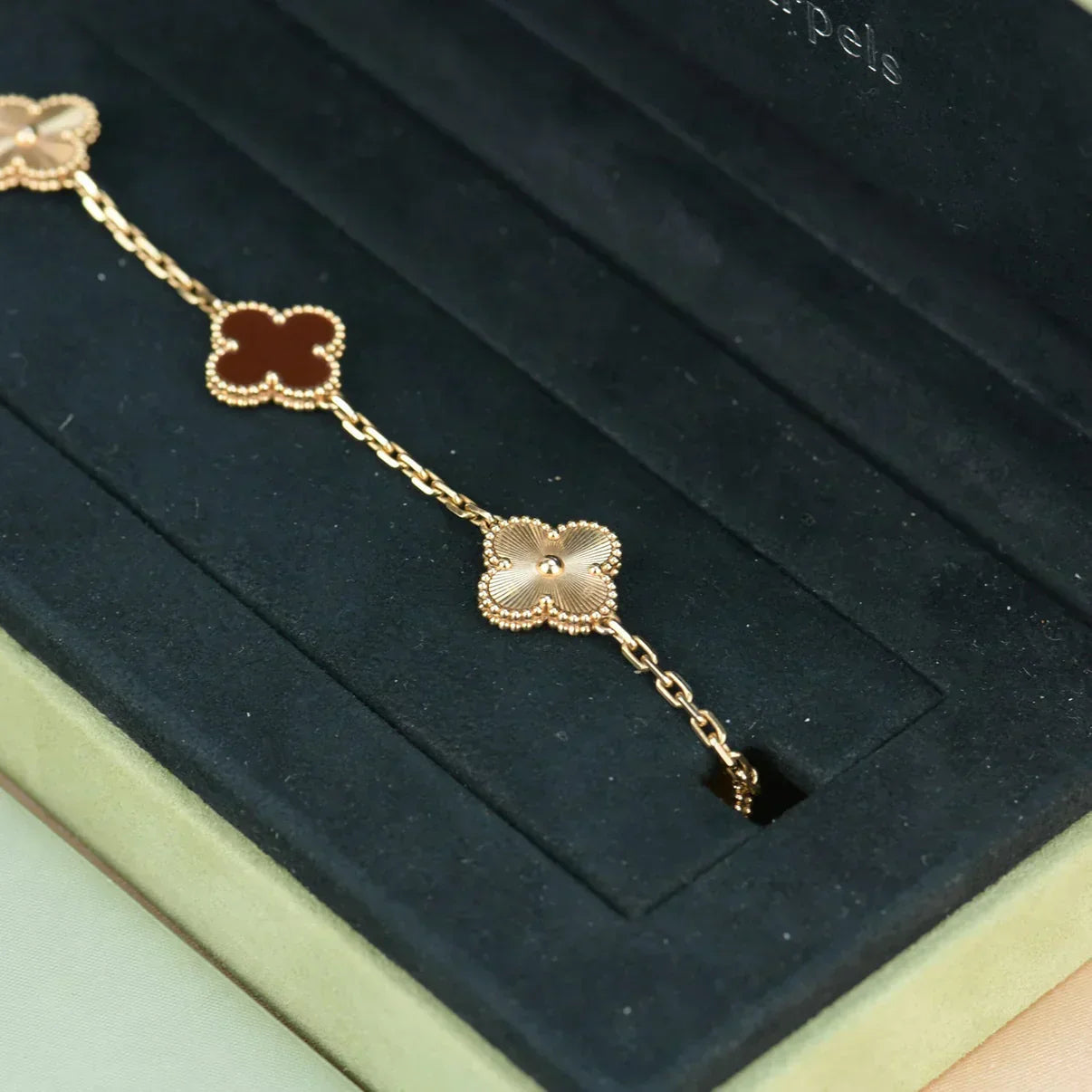 [Select] CLOVER 5 MOTIF RED CORNELIAN BRACELET COLLECTION