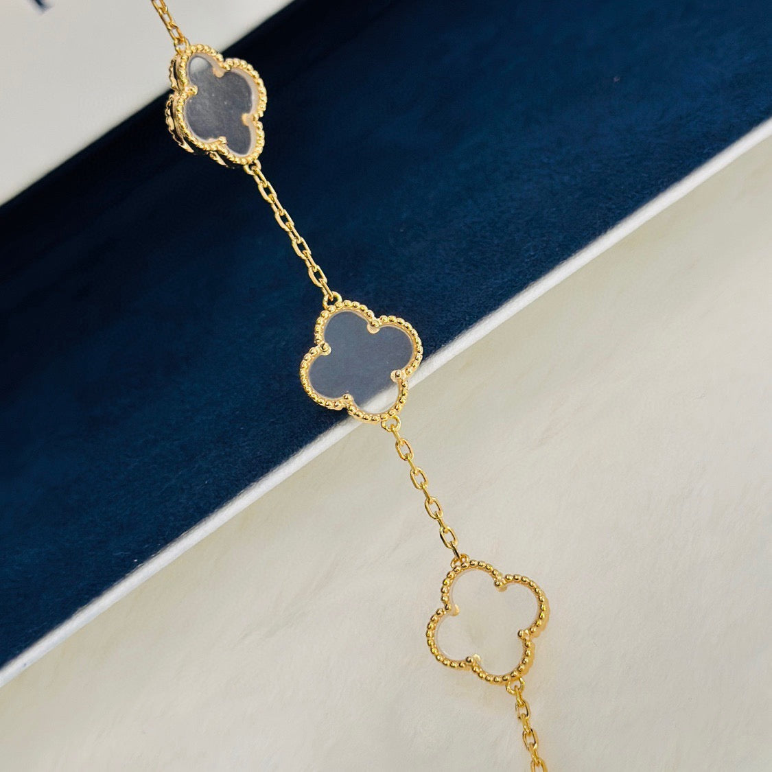 [Select]CLOVER 5 MOTIF ROCK CRYSTAL BRACELET