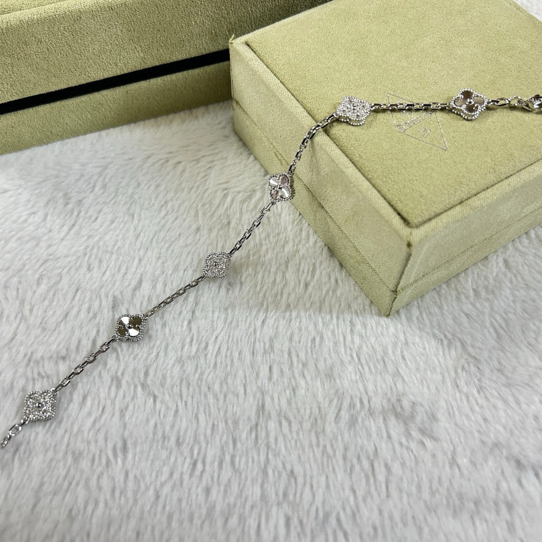 [Select]CLOVER 6 MOTIF DIAMOND LASER BRACELET-w