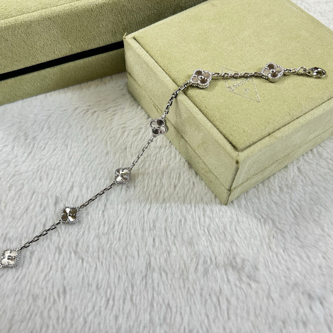 [Select]CLOVER 6 MOTIF DIAMOND BRACELET