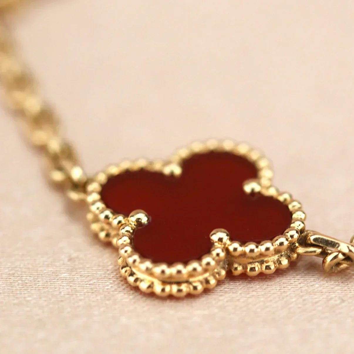 [Select] CLOVER 5 MOTIF RED CORNELIAN BRACELET COLLECTION