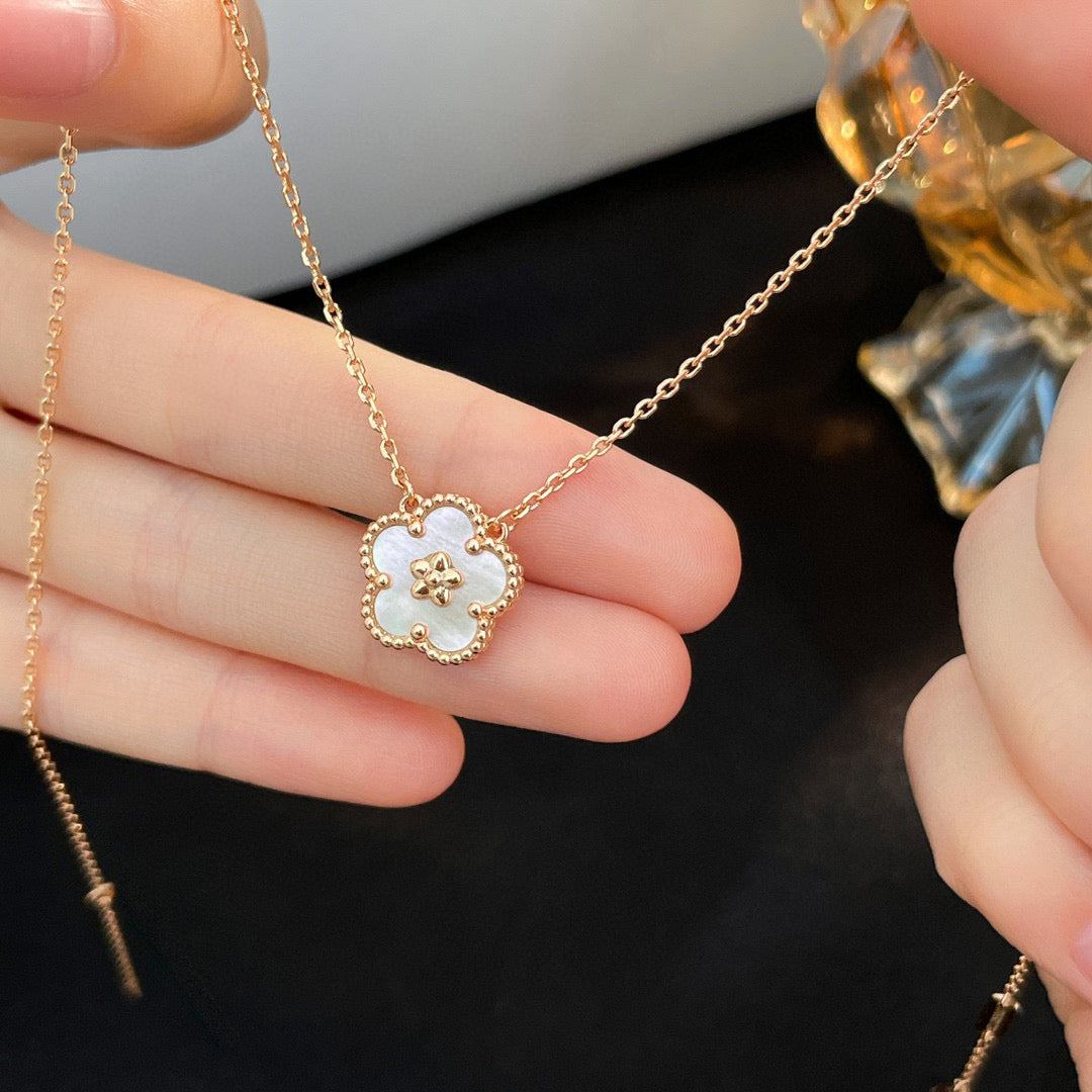 [Select]LUCKY  WHITE MOP  PLUM BLOSSOM NECKLACE