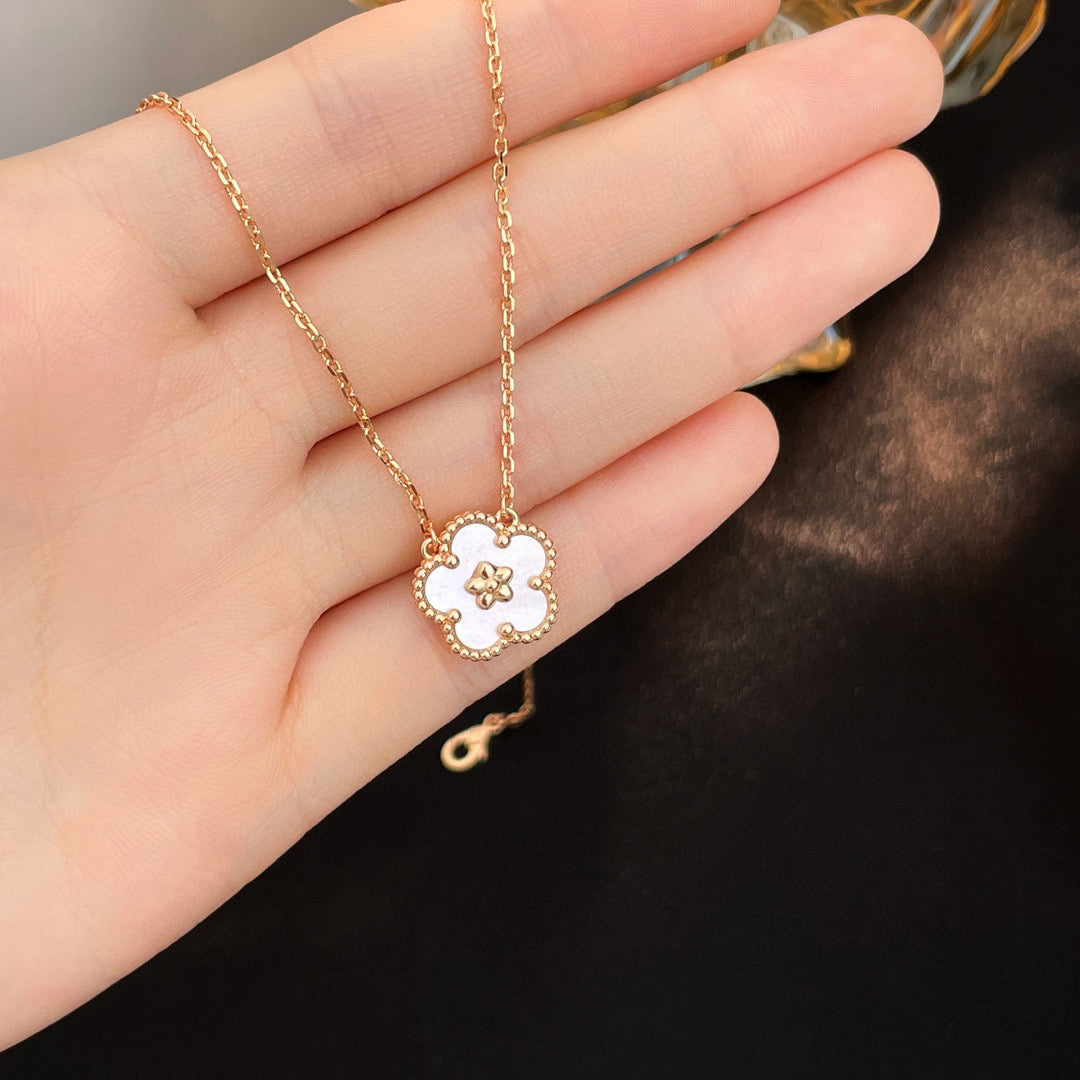 [Select]LUCKY  WHITE MOP  PLUM BLOSSOM NECKLACE