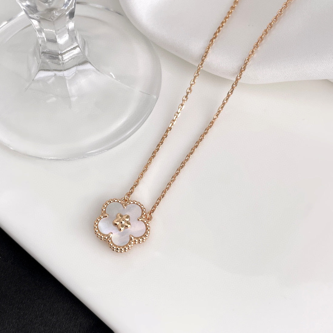 [Select]LUCKY  WHITE MOP  PLUM BLOSSOM NECKLACE