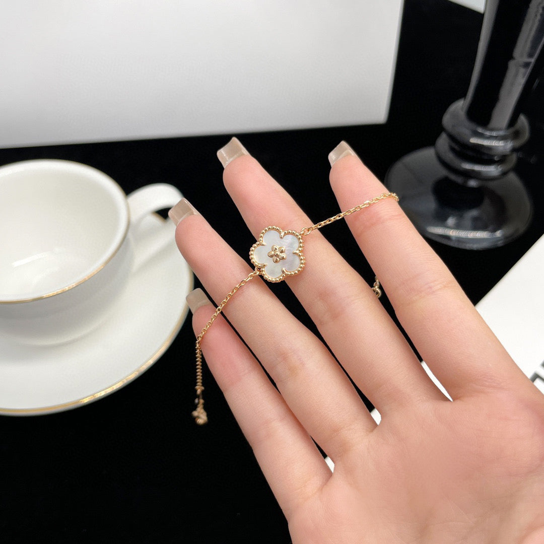 [Select]LUCKY  WHITE MOP  PLUM BLOSSOM NECKLACE