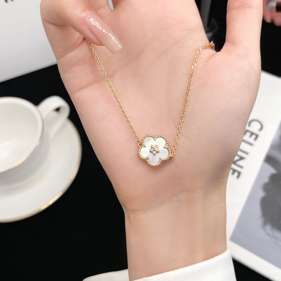 [Select]LUCKY WHITE MOP PLUM BLOSSOM  BRACELET