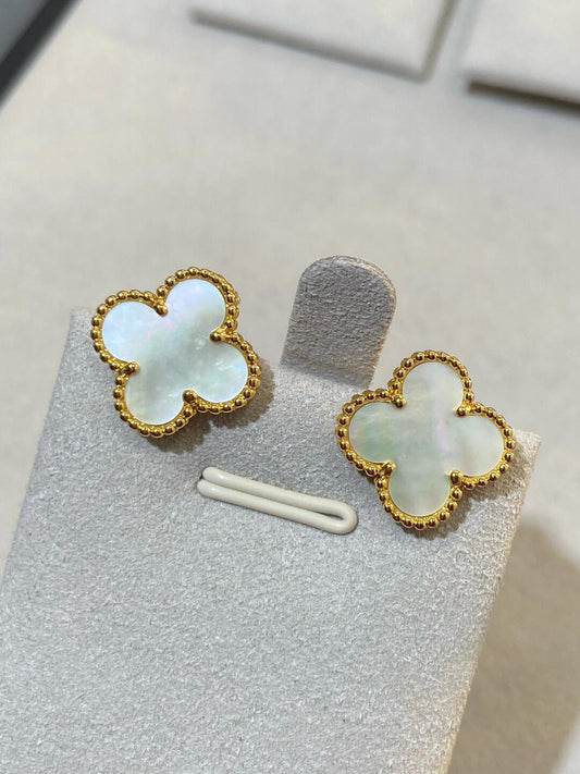 [Select] CLOVER LARGE (20mm) 1 MOTIFS WHITE MOP STUD EARRINGS
