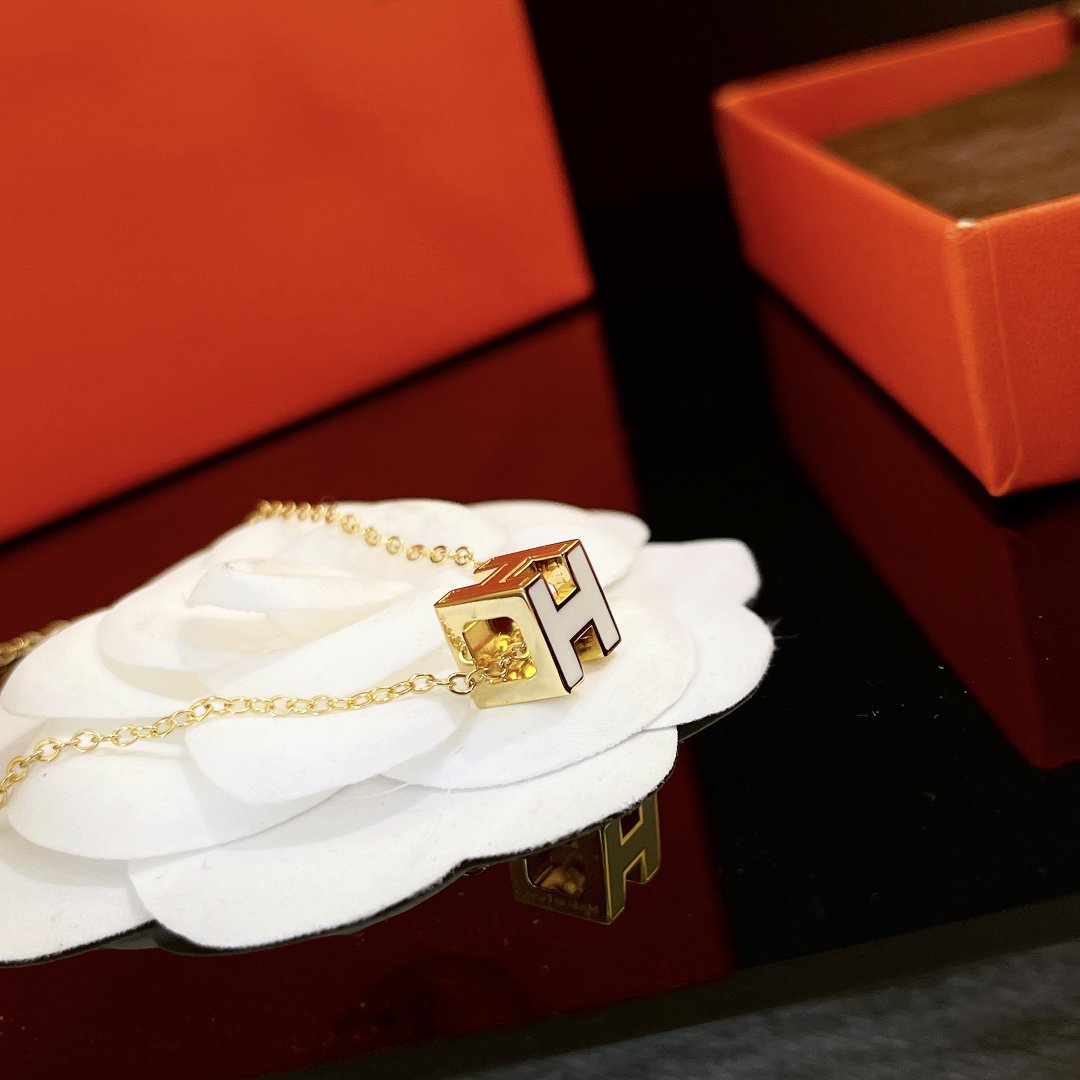 [Select]H WHITE SQUARE GOLD NECKLACE