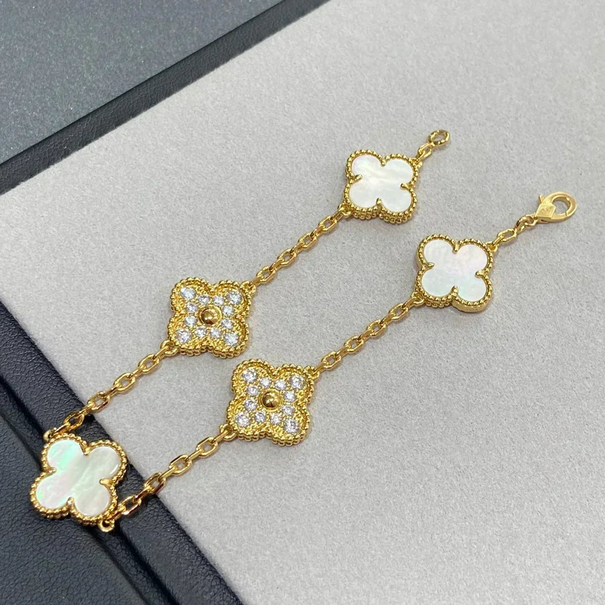 [Select]CLOVER WHITE PEARL MOP 5 MOTIF BRACELET COLLECTION
